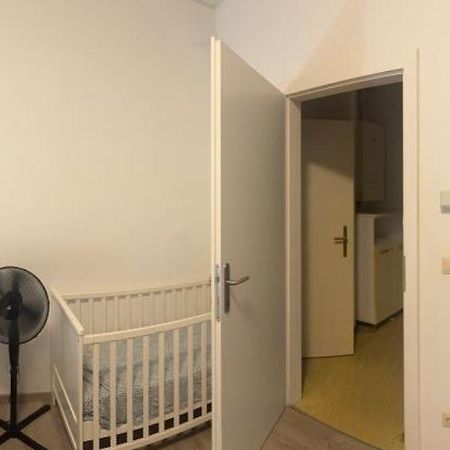 Ganze Klein Unterkunft 1100 Wien Eksteriør bilde